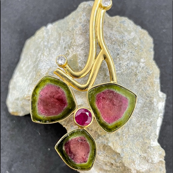 Yellow gold (acid tested 21K+) custom made pendant - Picture 2 of 5